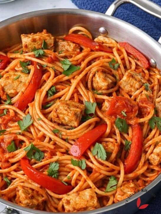 Freshly cooked spicy chicken spaghetti ready to serve