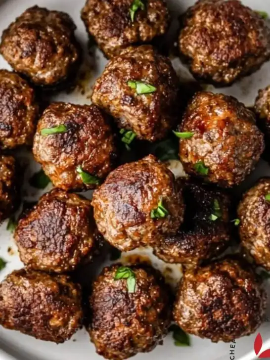 Juicy and golden meatballs, perfectly cooked in the air fryer.