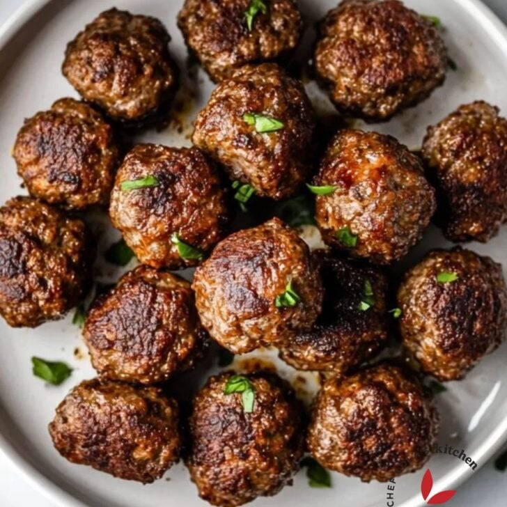 Juicy and golden meatballs, perfectly cooked in the air fryer.