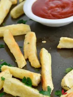 Crispy Oven baked yuca fries