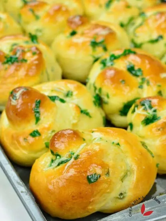 45 degree view of Garlic Knots (Bread)