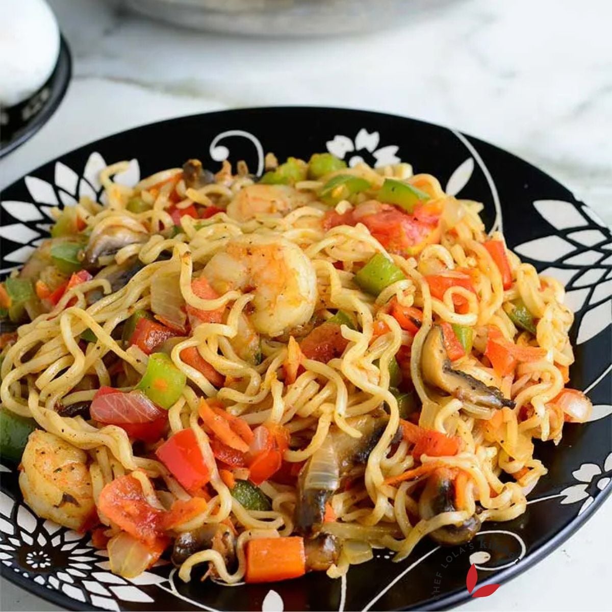 Instant Stir fry Noodles with Shrimps and Vegetables